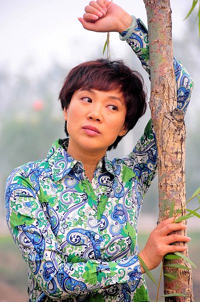 2012年10月5日，影视演员唐唐在电影《幸福的小杨屯》拍摄现场。 (2).JPG