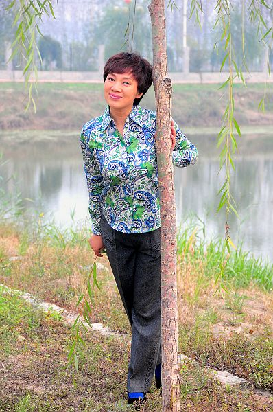 2012年10月5日，影视演员唐唐在电影《幸福的小杨屯》拍摄现场。 (5).JPG