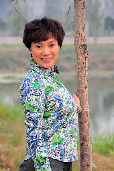 2012年10月5日，影视演员唐唐在电影《幸福的小杨屯》拍摄现场。 (7).JPG