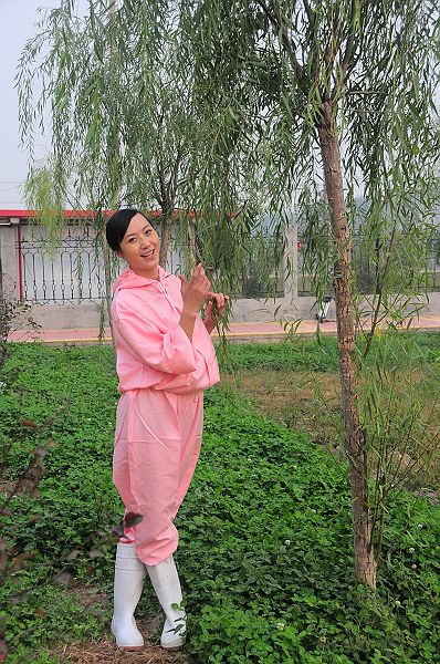 2012年10月4日，青年影视演员刘曼仪在电影《幸福的小杨屯》拍摄现场。 (5).JPG