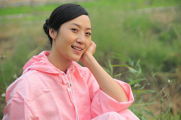 2012年10月4日，青年影视演员刘曼仪在电影《幸福的小杨屯》拍摄现场。 (13).JPG