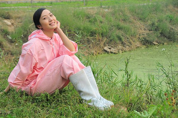 2012年10月4日，青年影视演员刘曼仪在电影《幸福的小杨屯》拍摄现场。 (12).JPG