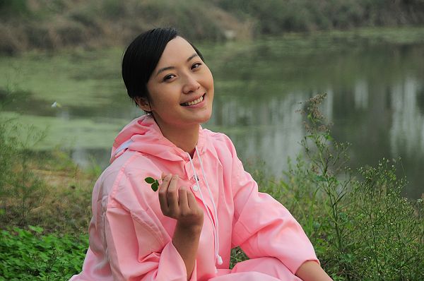 2012年10月4日，青年影视演员刘曼仪在电影《幸福的小杨屯》拍摄现场。 (18).JPG