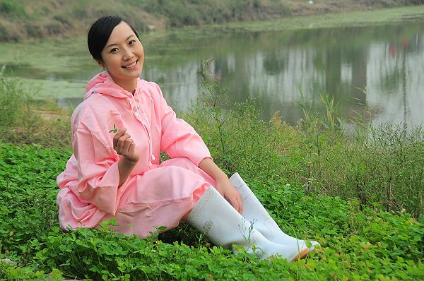 2012年10月4日，青年影视演员刘曼仪在电影《幸福的小杨屯》拍摄现场。 (17).JPG