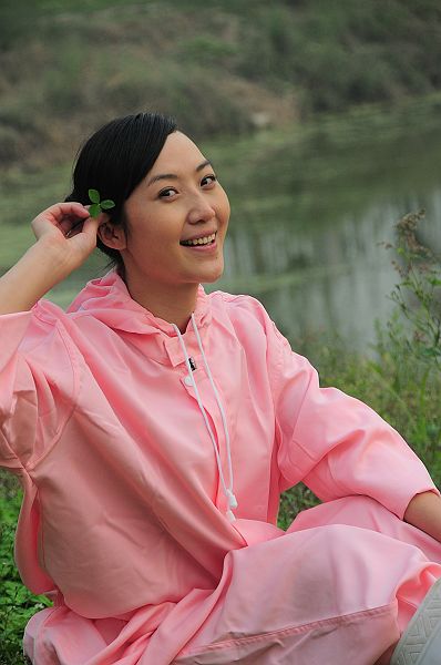 2012年10月4日，青年影视演员刘曼仪在电影《幸福的小杨屯》拍摄现场。 (19).JPG