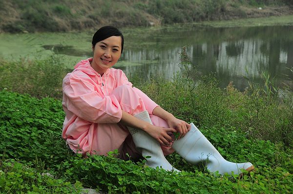 2012年10月4日，青年影视演员刘曼仪在电影《幸福的小杨屯》拍摄现场。 (20).JPG