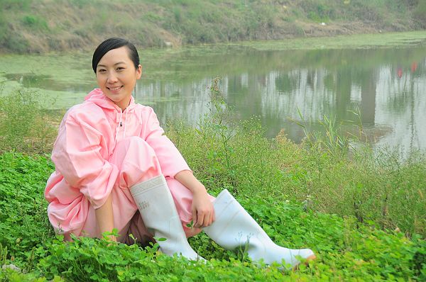 2012年10月4日，青年影视演员刘曼仪在电影《幸福的小杨屯》拍摄现场。 (21).JPG