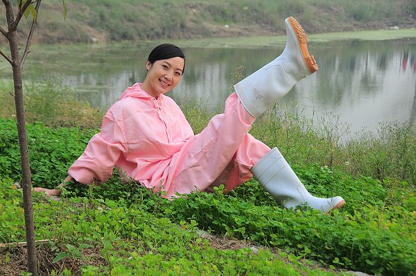 2012年10月4日，青年影视演员刘曼仪在电影《幸福的小杨屯》拍摄现场。 (23).JPG