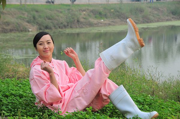 2012年10月4日，青年影视演员刘曼仪在电影《幸福的小杨屯》拍摄现场。 (24).JPG