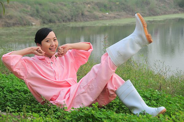 2012年10月4日，青年影视演员刘曼仪在电影《幸福的小杨屯》拍摄现场。 (25).JPG