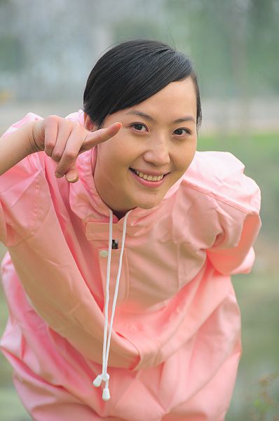 2012年10月4日，青年影视演员刘曼仪在电影《幸福的小杨屯》拍摄现场。 (27).JPG