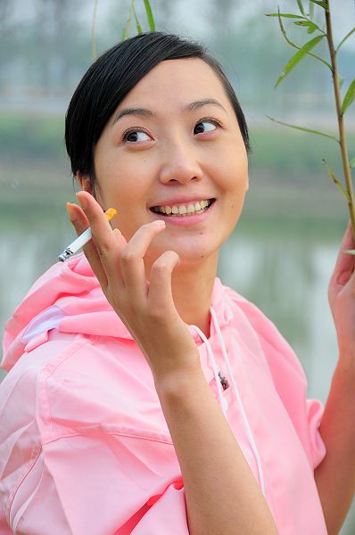 2012年10月4日，青年影视演员刘曼仪在电影《幸福的小杨屯》拍摄现场。.JPG