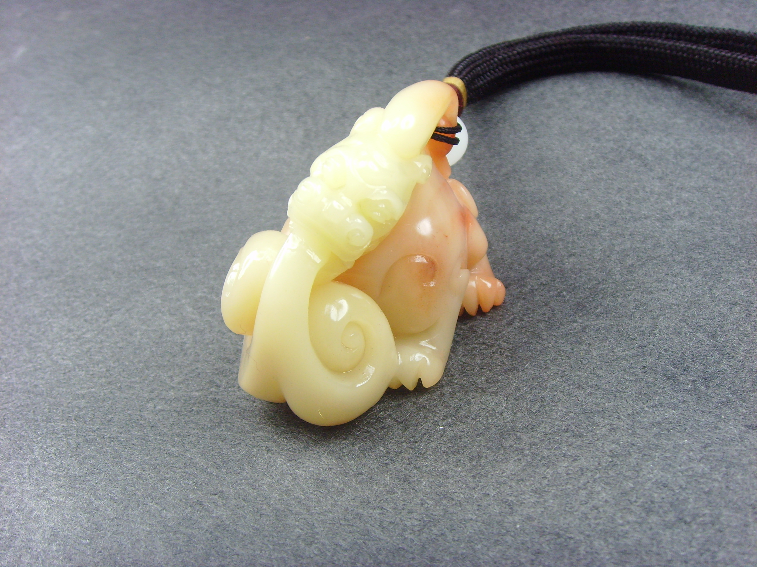 ss002寿山芙蓉把件右6-4-3.5cm.JPG