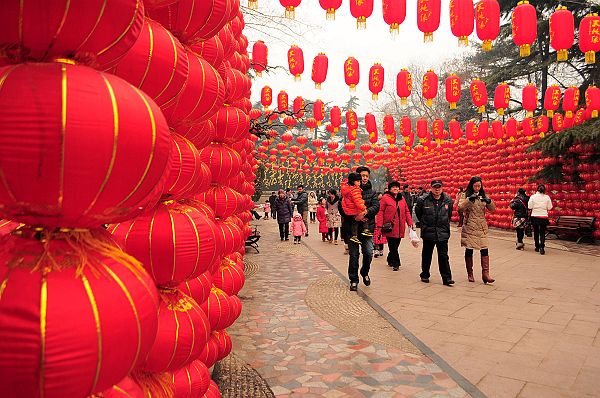 山东济南：2013大明湖春节文化庙会异彩纷呈。 (2).jpg