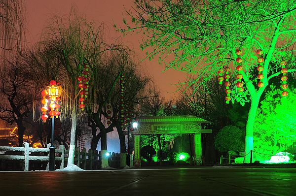 山东济南：2013大明湖春节夜景迷人