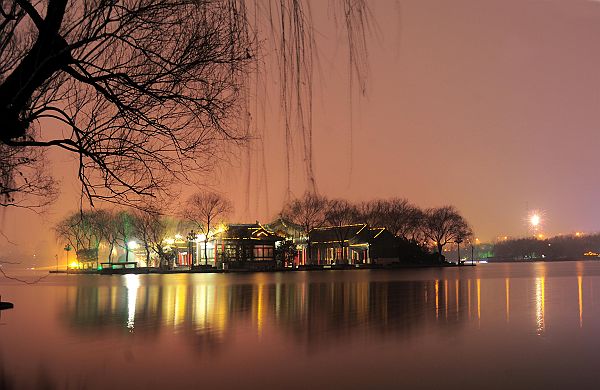 山东济南：2013大明湖春节夜景迷人