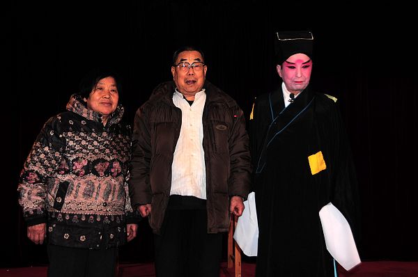 山东聊城：向阳京剧社真情献艺慰问劳模张国忠 (9).jpg