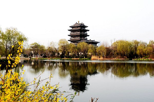 2013年3月23日，山东济南大明湖春意盎然 。 (8).jpg