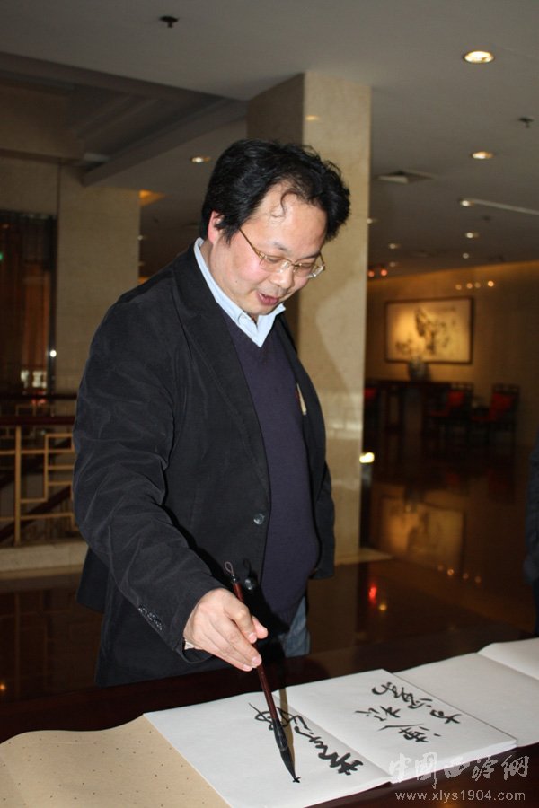 2013_201104111522384dzsL.jpg