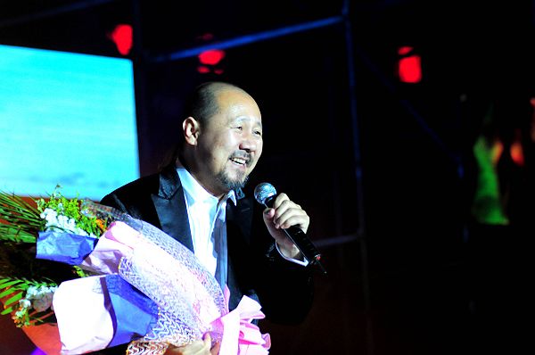 2013年3月30日山东省阳谷县举办的《泰格之春》文艺晚会上，腾格尔演唱歌曲《天堂》、《.jpg