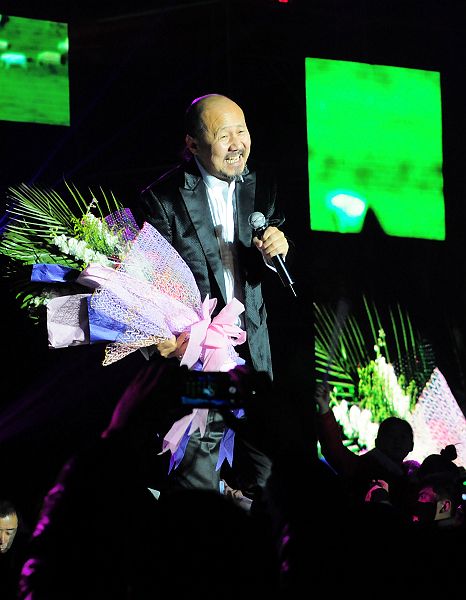 2013年3月30日山东省阳谷县举办的《泰格之春》文艺晚会上，腾格尔演唱歌曲《天堂》、《.jpg