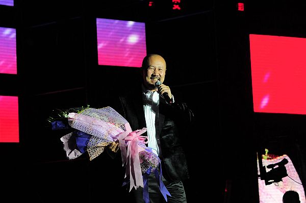 2013年3月30日山东省阳谷县举办的《泰格之春》文艺晚会上，腾格尔演唱歌曲《天堂》、《.jpg