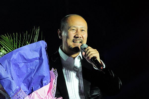 2013年3月30日山东省阳谷县举办的《泰格之春》文艺晚会上，腾格尔演唱歌曲《天堂》、《.jpg
