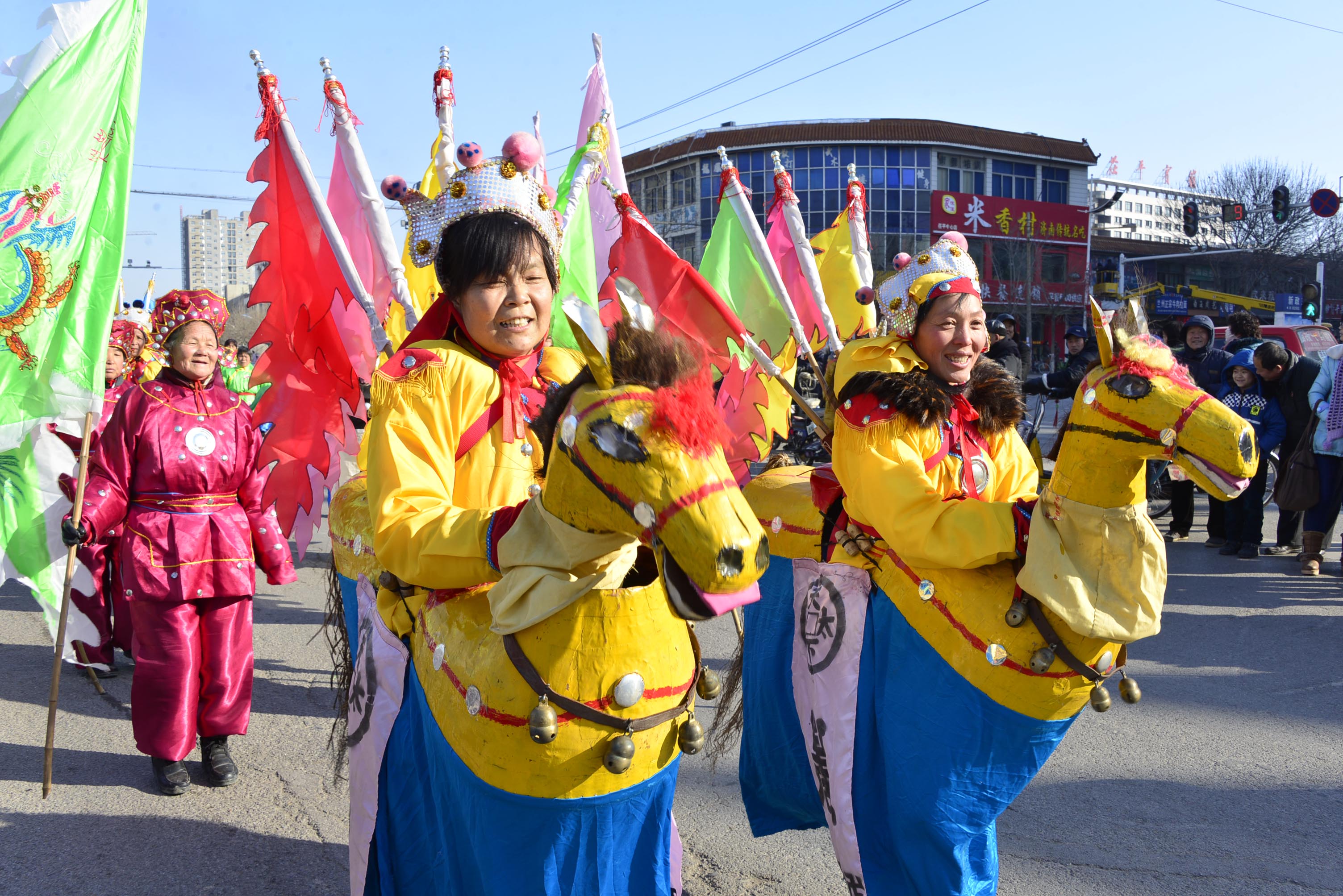 2014年2月10日，山东省茌平县春节群众文化活动剪影。