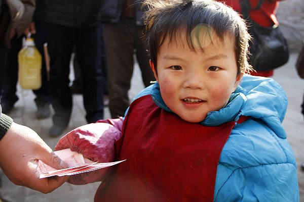 2014年1月21日，林志国在山东省冠县范寨乡雷庄、东邢庄、西邢庄、林庄、中塘村为当地的孤寡老人、 残障儿童 ...