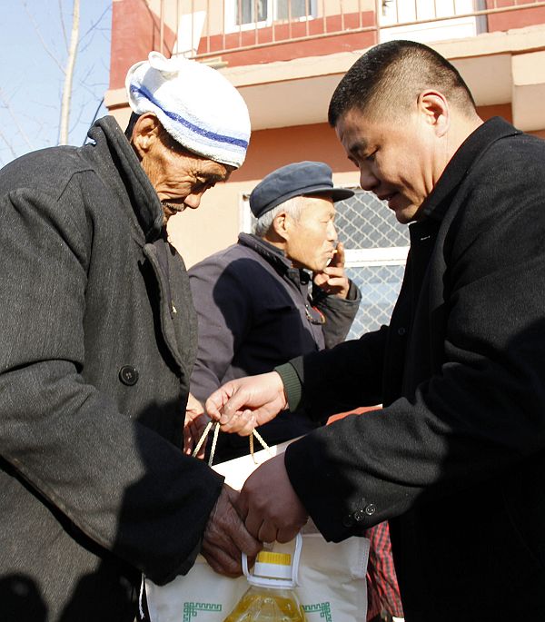 2014年1月21日，林志国在山东省冠县范寨乡雷庄、东邢庄、西邢庄、林庄、中塘村为当地的孤寡老人、 残障儿童 ...