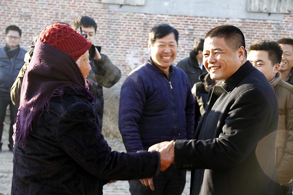 2014年1月21日，林志国在山东省冠县范寨乡雷庄、东邢庄、西邢庄、林庄、中塘村为当地的孤寡老人、 残障儿童 ...
