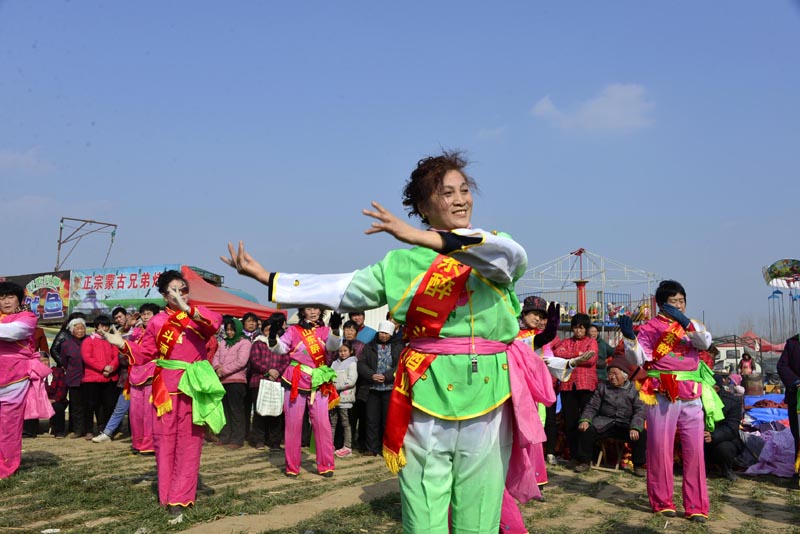 2014年3月4日，东北大秧歌舞动春天的山东省茌平县鲁义姑庙会。