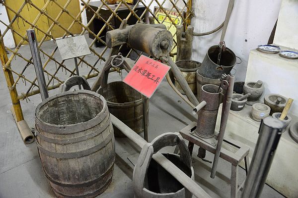 山东：唐狮服饰情系单亲小学生