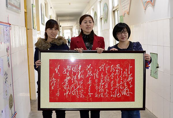 山东：唐狮服饰情系单亲小学生