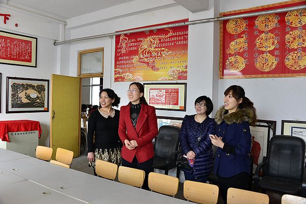 山东：唐狮服饰情系单亲小学生