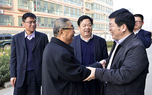 山东：聊城走访劳模张国忠开展调研党的群众路线教育实践活动