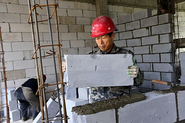 2014年3月24日，山东省茌平县实验幼儿园建设工地现场。