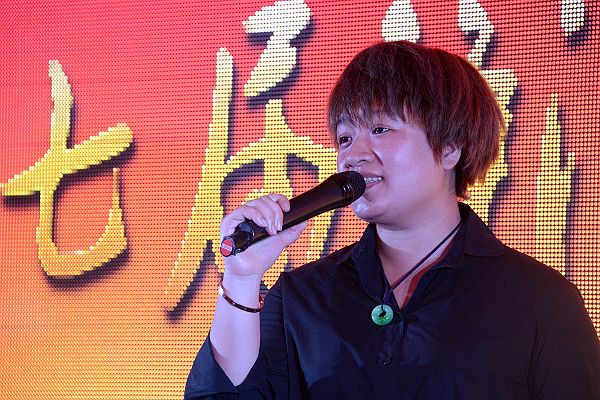 2014年4月13日，中国第七届静清苑名人雅聚活动上参加活动的艺术家现场献艺。