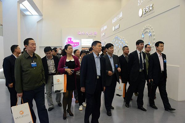 山东省企业文化学会会长办公会在青岛海尔集团公司召开