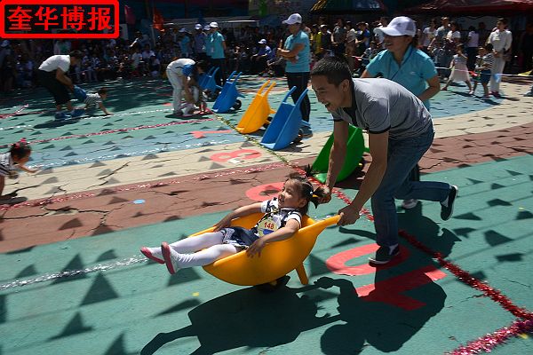 2014年5月26日，山东省茌平县实验幼儿园第三届幼儿运动会现场。