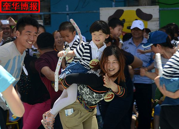 2014年5月26日，山东省茌平县实验幼儿园第三届幼儿运动会现场。