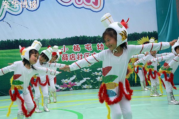2014年5月31日，山东省茌平县冯官屯镇小杨屯村幼儿园、薛店幼儿园庆六一汇报演出现场。