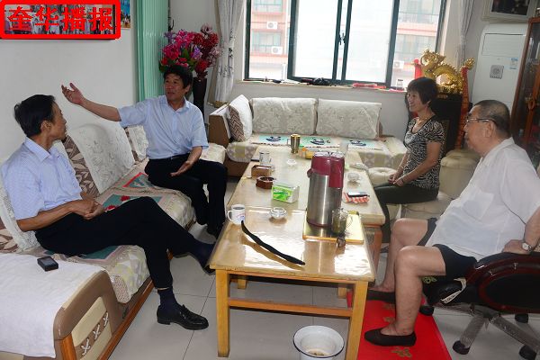 聊城：董金刚 贾少勇节前看望劳模张国忠 