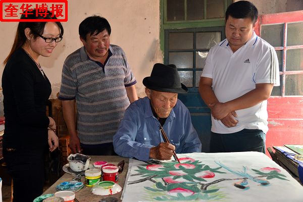 2014年9月22日， 今年89岁的山东省茌平县杜郎口镇张海子村老画家张宗源先生。