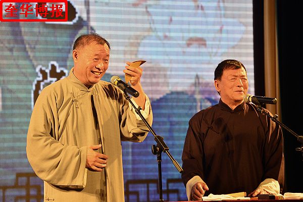 2014年9月20日，在山东济南明湖居开心剧场山东快书表演艺术家罗广兴、王继荣合作表演山东快书。