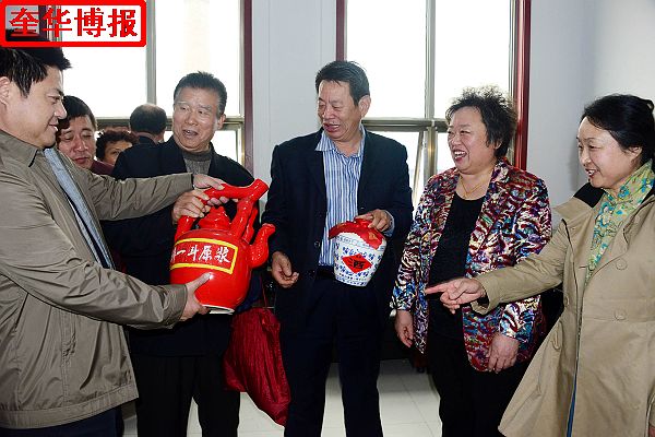 山东：聊城市政协副主席张广霞一行到民建会员企业山东醉一斗酒业调研