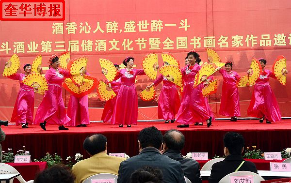 山东：聊城市政协副主席张广霞一行到民建会员企业山东醉一斗酒业调研