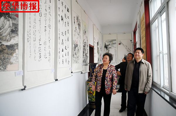 2014年11月1日，第三届醉一斗酒业储酒文化节开幕暨全国书画名家作品邀请展同时开展现场.jpg