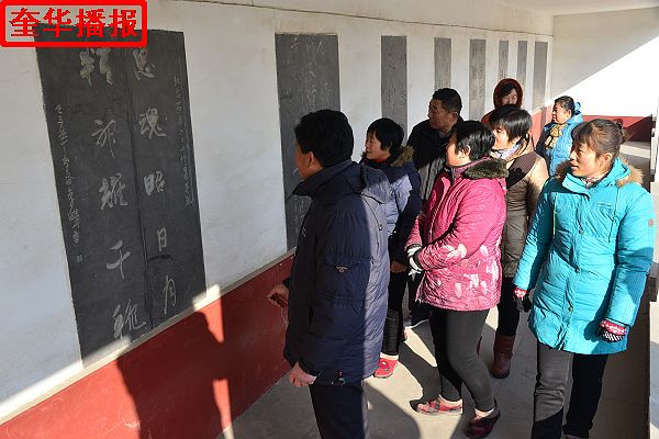 山东：国家公祭日山东孟尝君酒业向6.27惨案纪念园敬献花圈