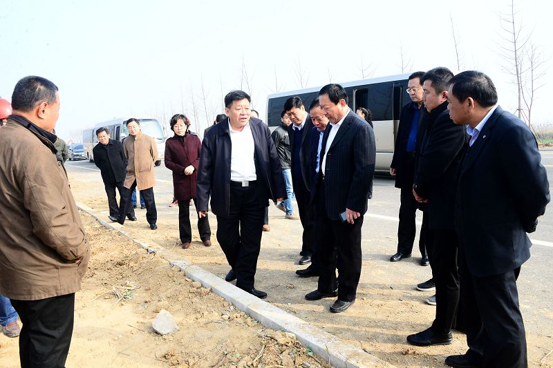 2017年11月20日，山东省聊城市政府副市长任晓旺会同市公路、交通及有关部门的领导，在.jpg